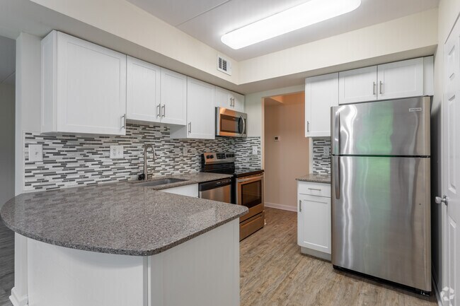 1BR, 1BA w/ Den - 830SF