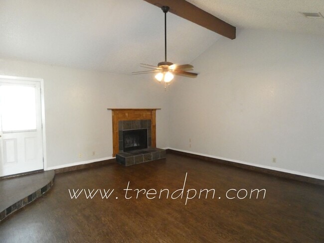 Photo - 404 Asbury Dr