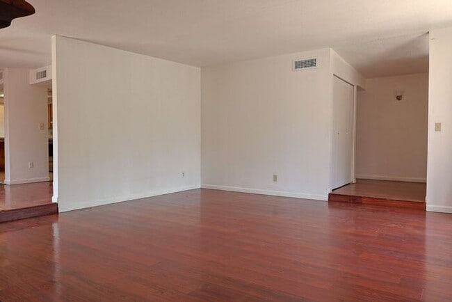 Photo - 618 N Medford Dr