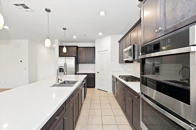 40082 Catania Ct