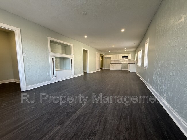 Photo - 61 S Parkway E