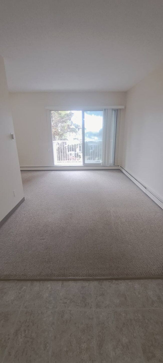 Photo - 13516-102 102 St NW Unit 314