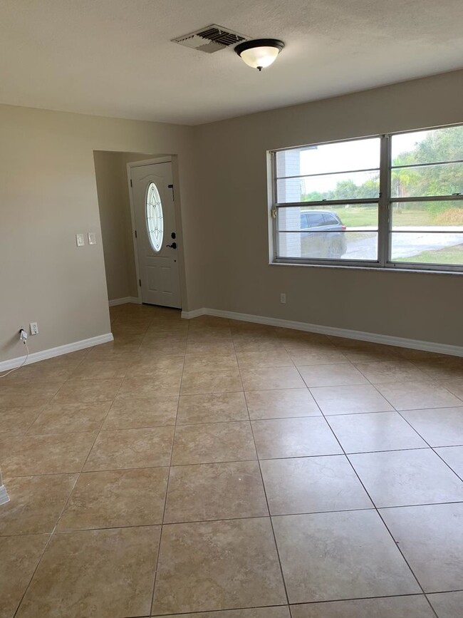 Photo - Nice 3/2 in St. Cloud on Oversized Lot w/ Lots of Upgrades