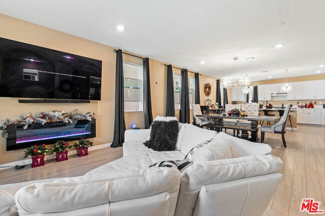 Photo - 720 Grace Ave