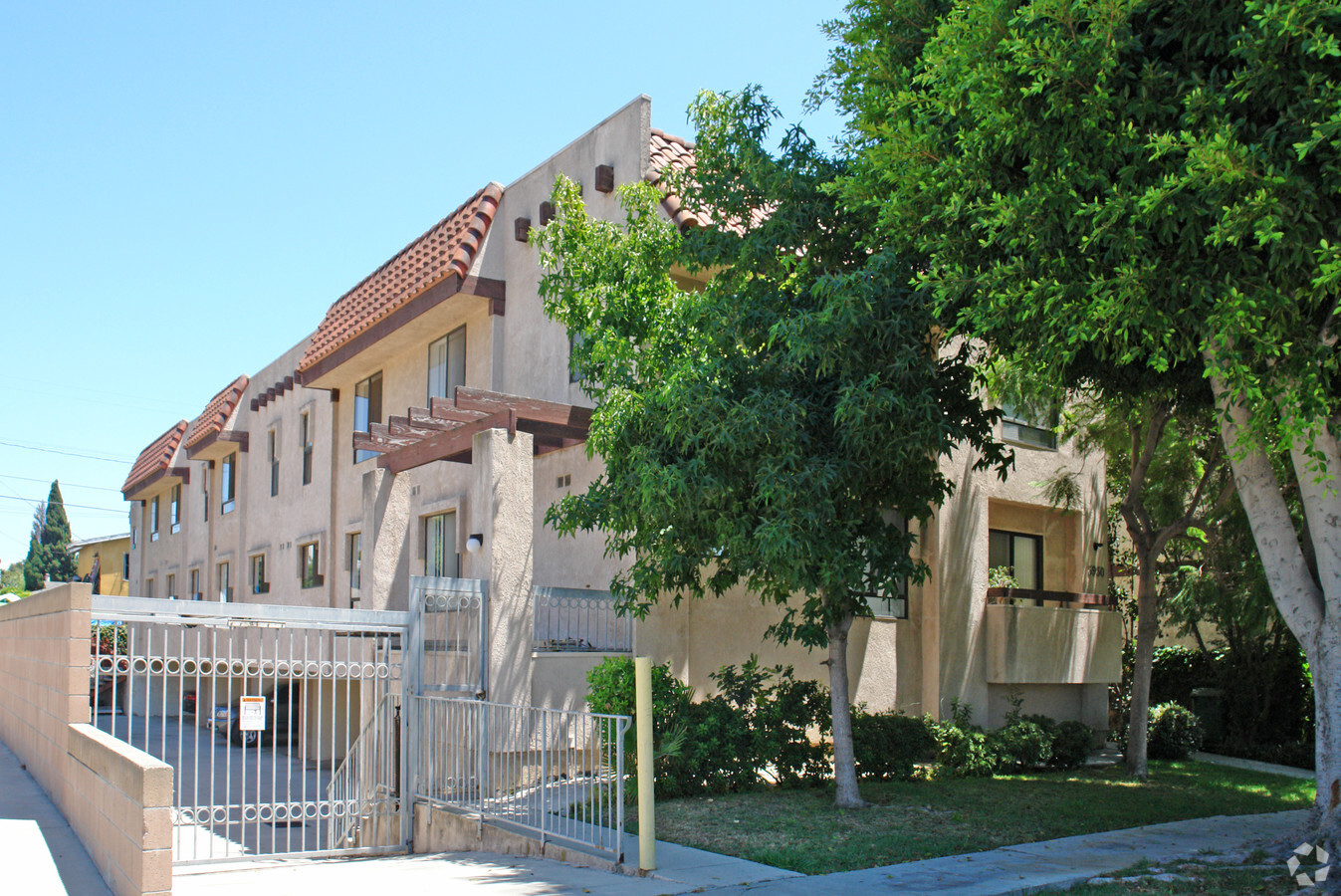 Photo - 3930 Tilden Ave Apartments