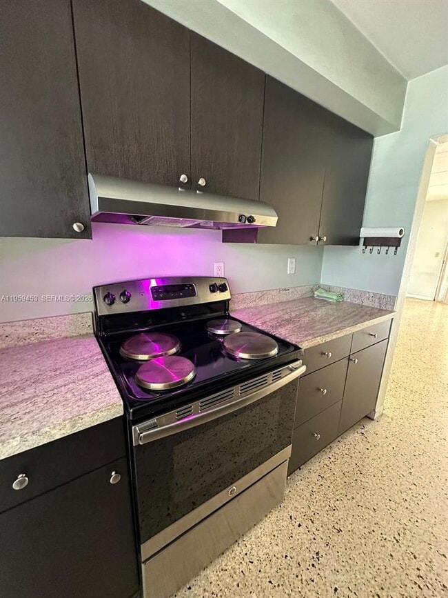 Photo - 1154 W 35th St Unit 116