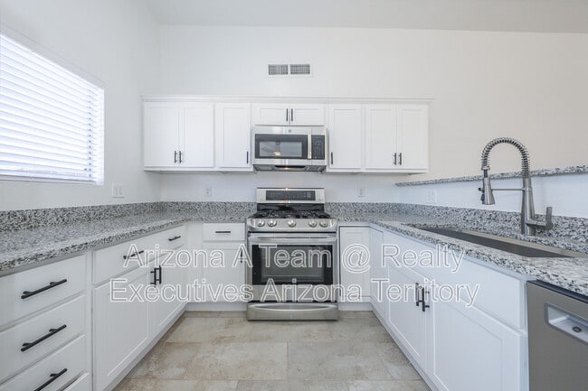 Building Photo - 8873 E Rose Tree Dr