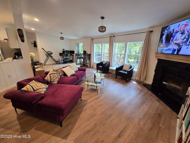 Photo - 328 Groves Point Cir