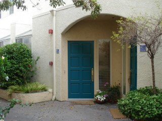 Building Photo - Gorgeous, Well-Maintained Two-Story Townhome Available Now!