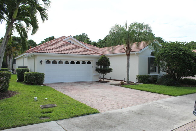 Building Photo - 639 SW Lake Charles Cir Rental