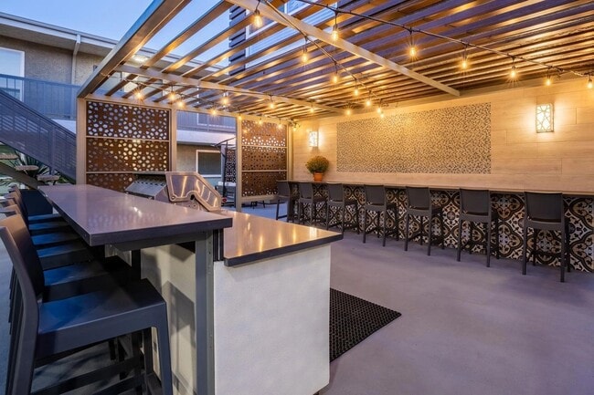 Mosaic at Western Apartments Homes