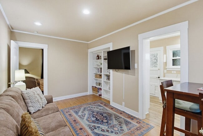 Photo - 411-13 N Ditmar St