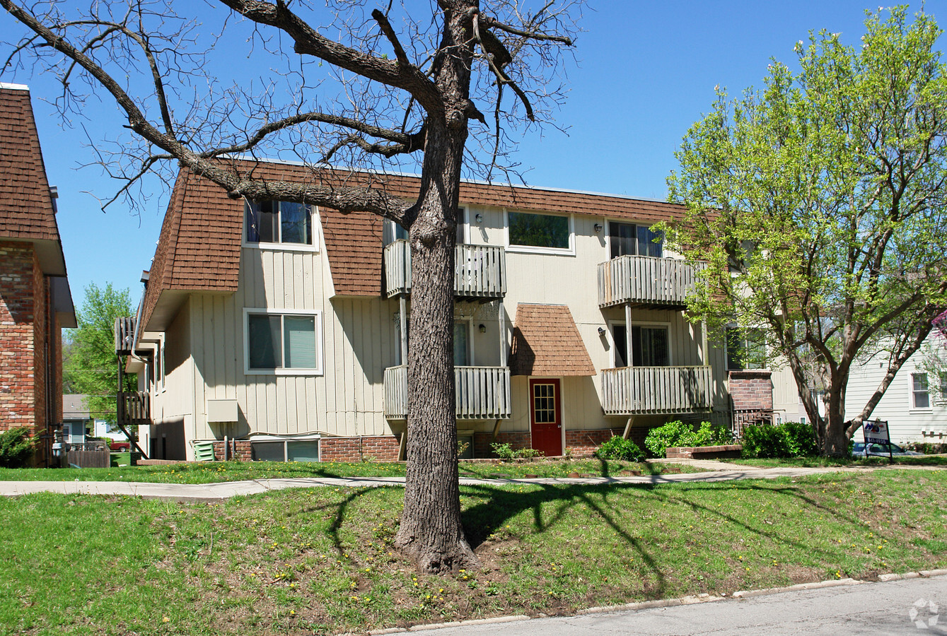 Eastview Apartments - Eastview Apartments