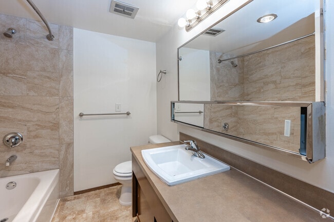1BR, 1BA - 690SF
