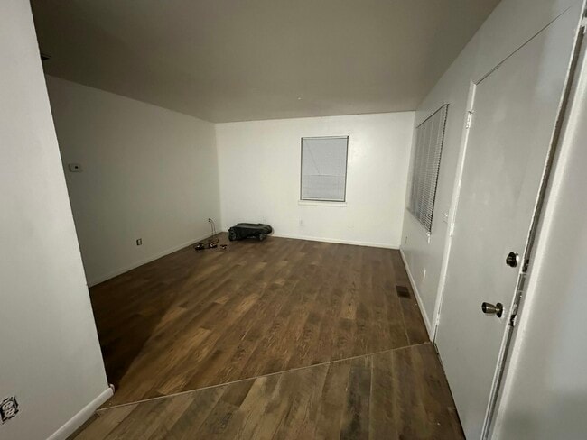 Building Photo - 2529 W Riverview Ave Unit C Rental