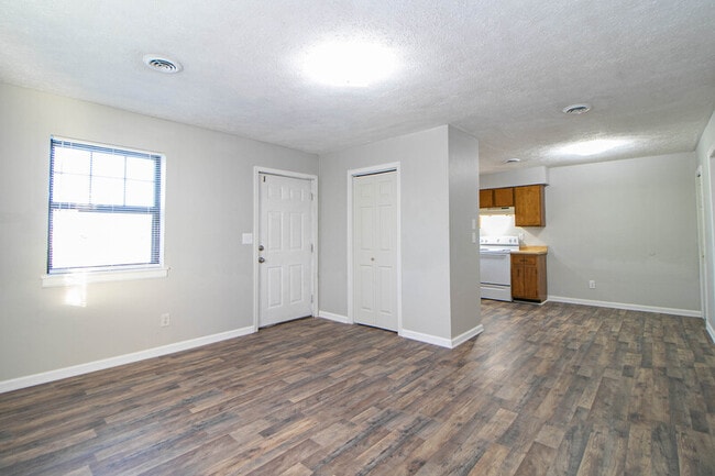 Photo - 12-412 Thompsonville Ln