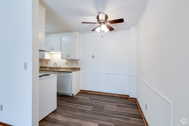 1BR, 1BA - 667SF - Dining Room