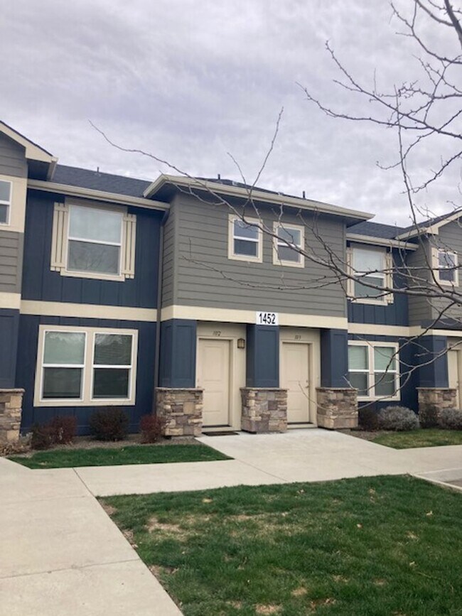 Building Photo - AB1452 Unit 102