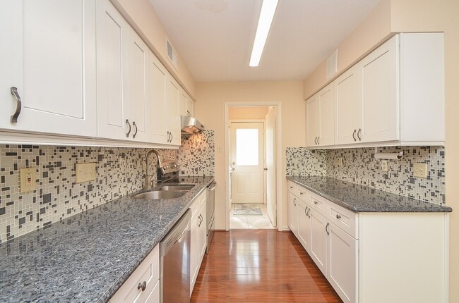 Building Photo - 2209 Bauer Dr Unit B Rental
