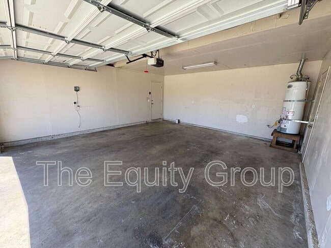 Photo - 869 Belmont St