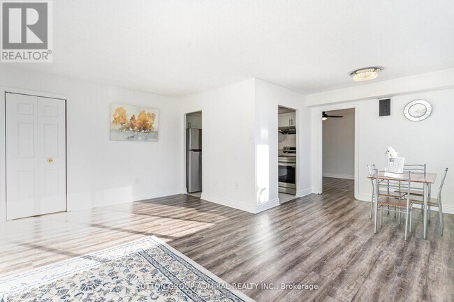 Photo - 3590 Kaneff Crescent Unité 1611