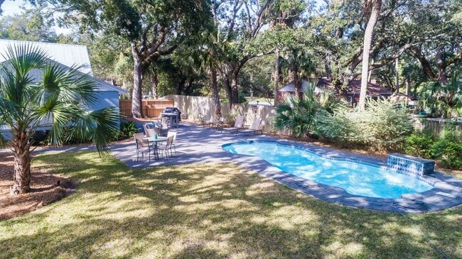 Photo - 2100 Waterway Blvd