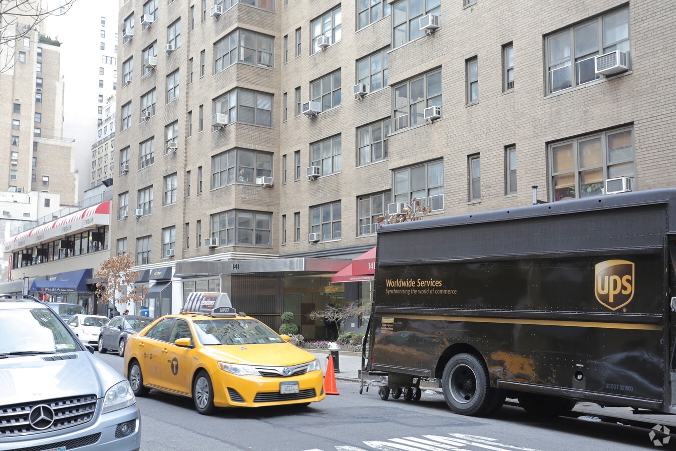 Photo - 141 E 56th St