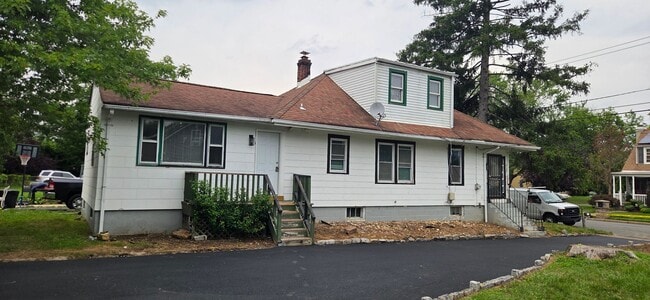 117 Browning Ave