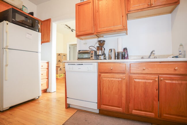 Building Photo - 1060 W North Shore Ave Unit #2N