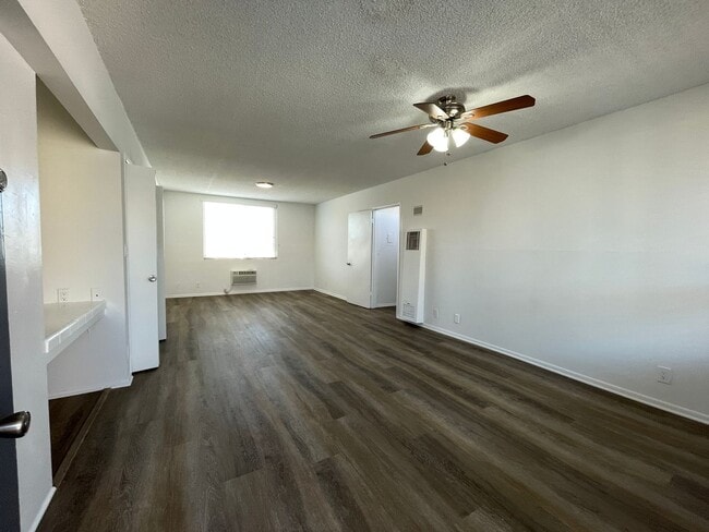 Photo - 7351 Variel Ave