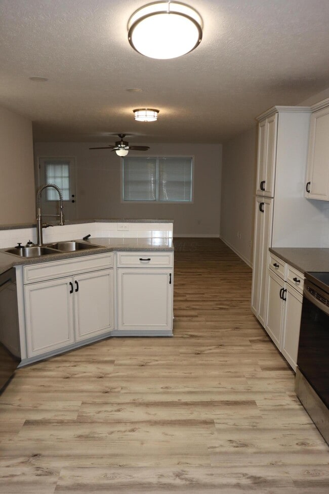 Photo - 132 Halliday Wy