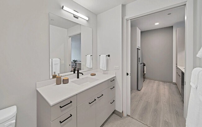 Photo - 2150 N Elston Ave