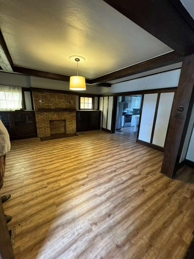 Photo - 1948 Broadway Ave