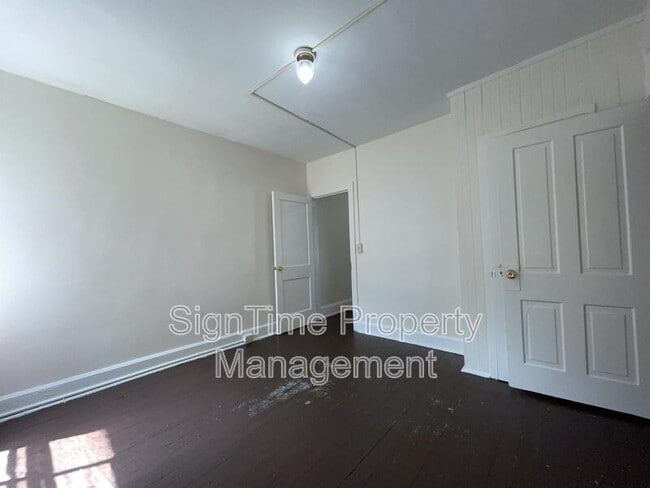 Photo - 111 E Washington St