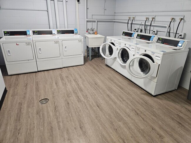 Photo - Bellevue Place Apartments