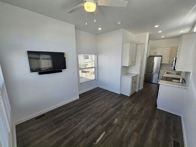 Photo - 3020 E Main St