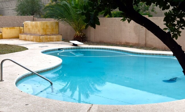 Building Photo - Awesome 5 Bed 2 Bath Home at ASU