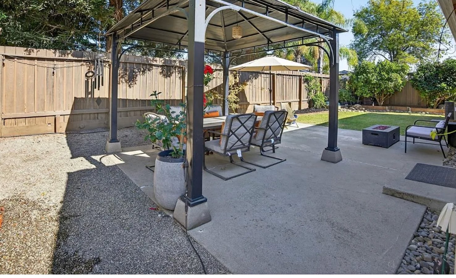 Photo - 1295 Jasmine Way