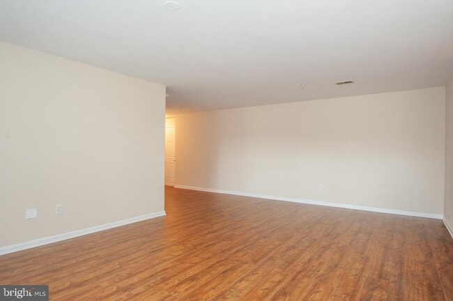 Building Photo - 7526 Coxton Ct Unit 62