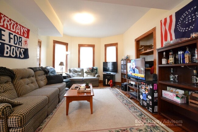 Photo - 346 Faneuil St Unidad 3