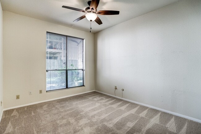 Photo - 1881 Bering Dr Unidad 12