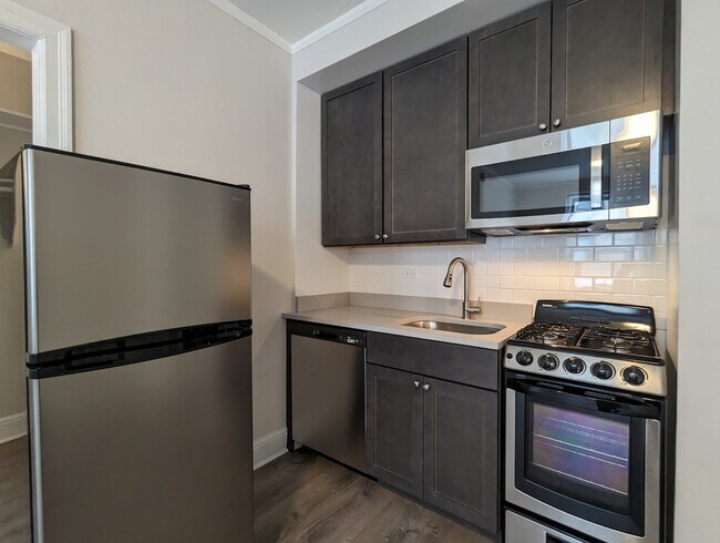 Photo - 3335 W Diversey Ave Unidad 130