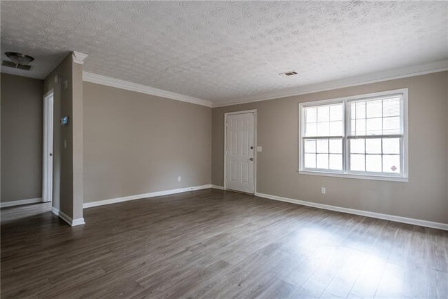 Photo - 467 Southern Way