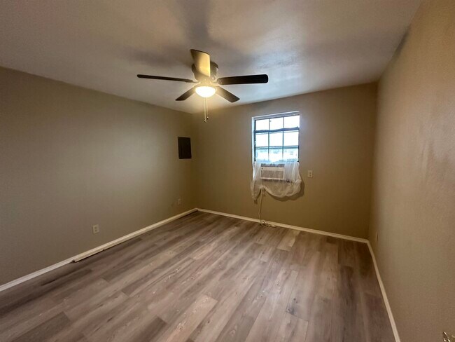 Photo - 2620 Laredo St Unidad 2