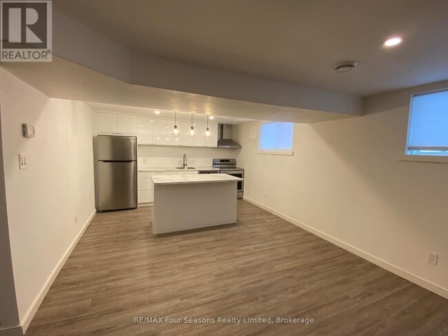 Photo - 40 59th St S