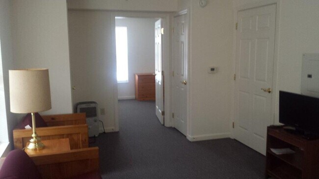 Photo - College Court One-Bedroom - Sublet Availab...