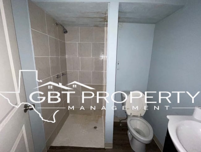 Photo - 201 E 6th St Unit B