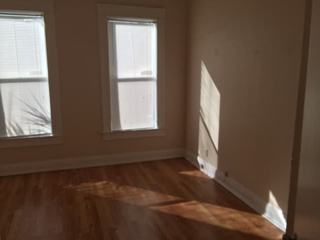 Photo - North Hyde Park Bungalow. Near UT & SOHO
