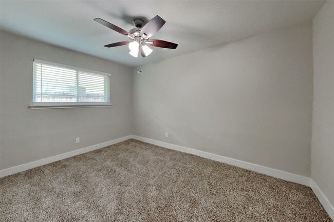 Building Photo - 18116 Red Pine Ct