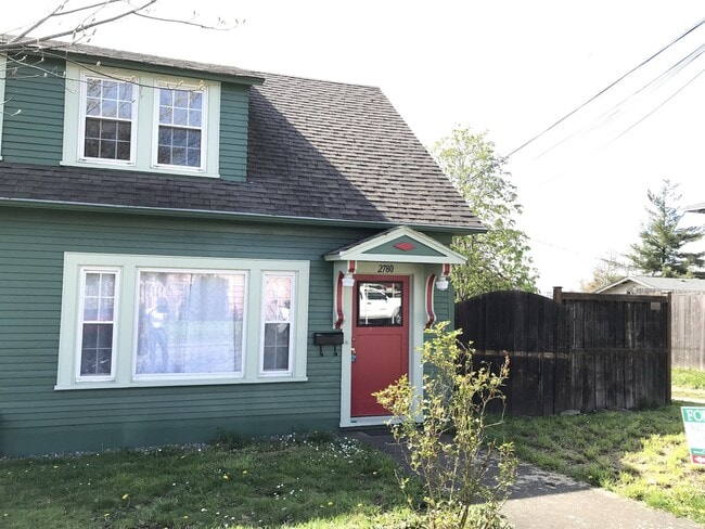 2 Bedroom Duplex Unit in S. Eugene - 2 Bedroom Duplex Townhome Unit in S. Eugene